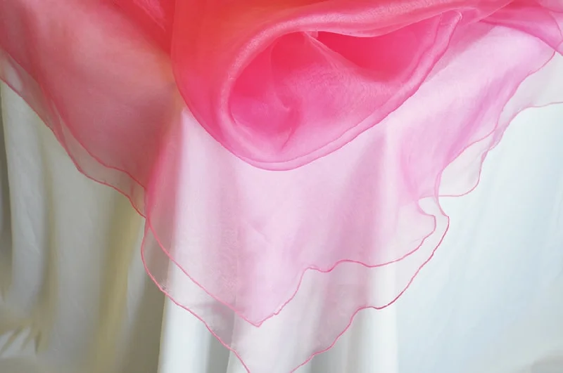 90" Seamless Round Organza Tablecloth/Table Overlay - Bubble Gum (1pc)